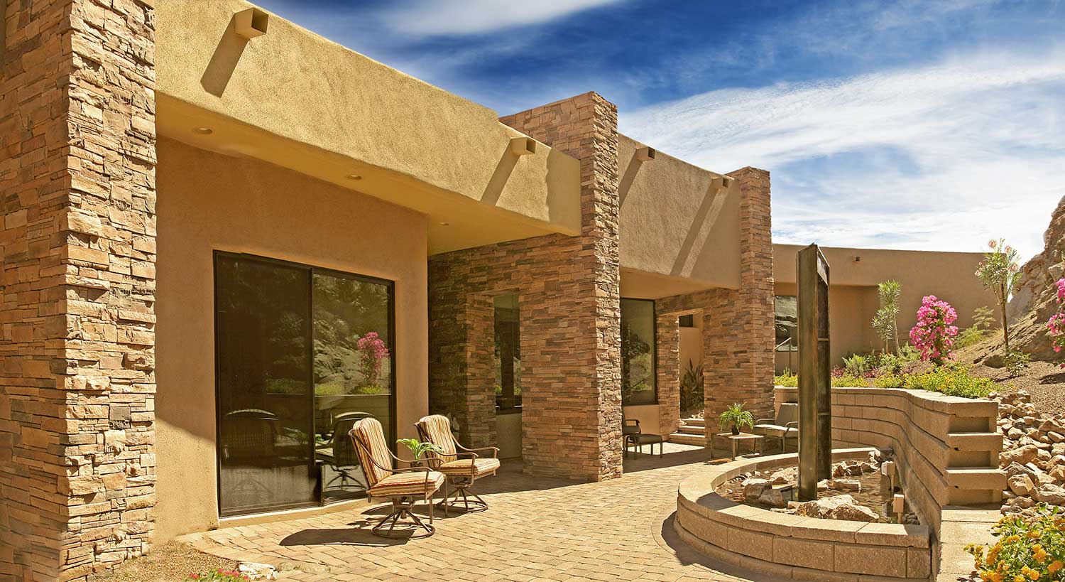 The beautiful backyard of a luxury home in Tucson, AZ
