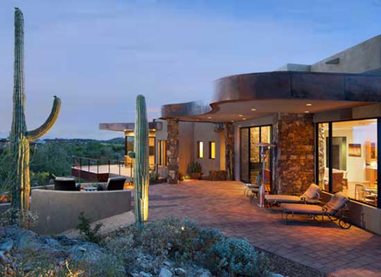 The backyard of a luxury custom home in Oro Valley, Arizona
